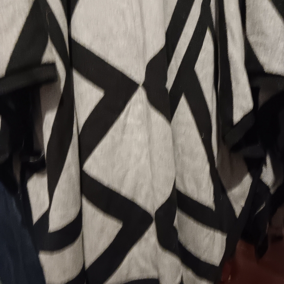 Mossimo unique pattern pocho/shrug. Great for a breezy night or day. M/L - Picture 10 of 10